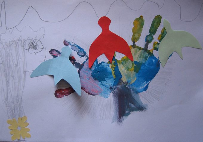 Stefania Stoyanova 5 years "Spring landscape" || Цветни моливи и апликация/Color pencil and application || 2015